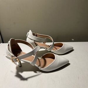 Journee Collection white cross cross ankle strap 1” heels size 8W NWT
